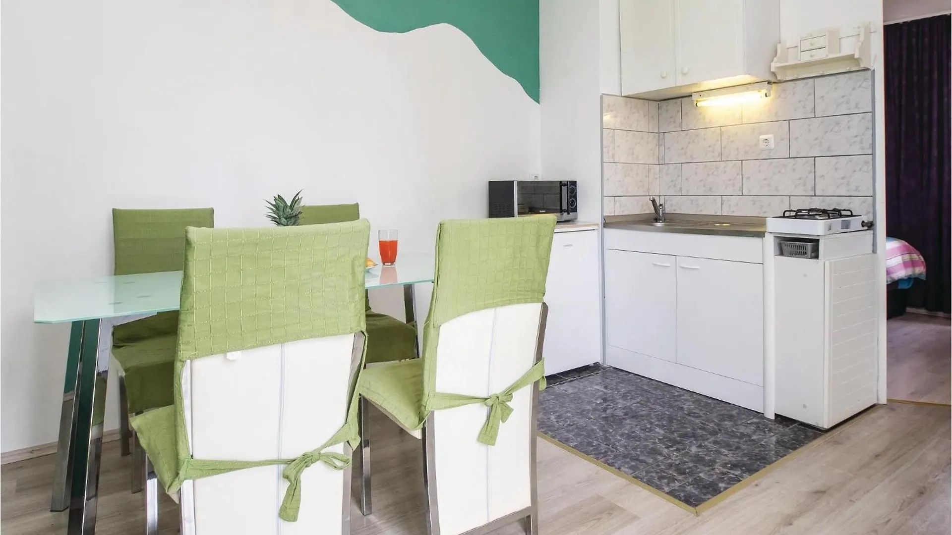 Cozy Apartment In Split With Kitchenette