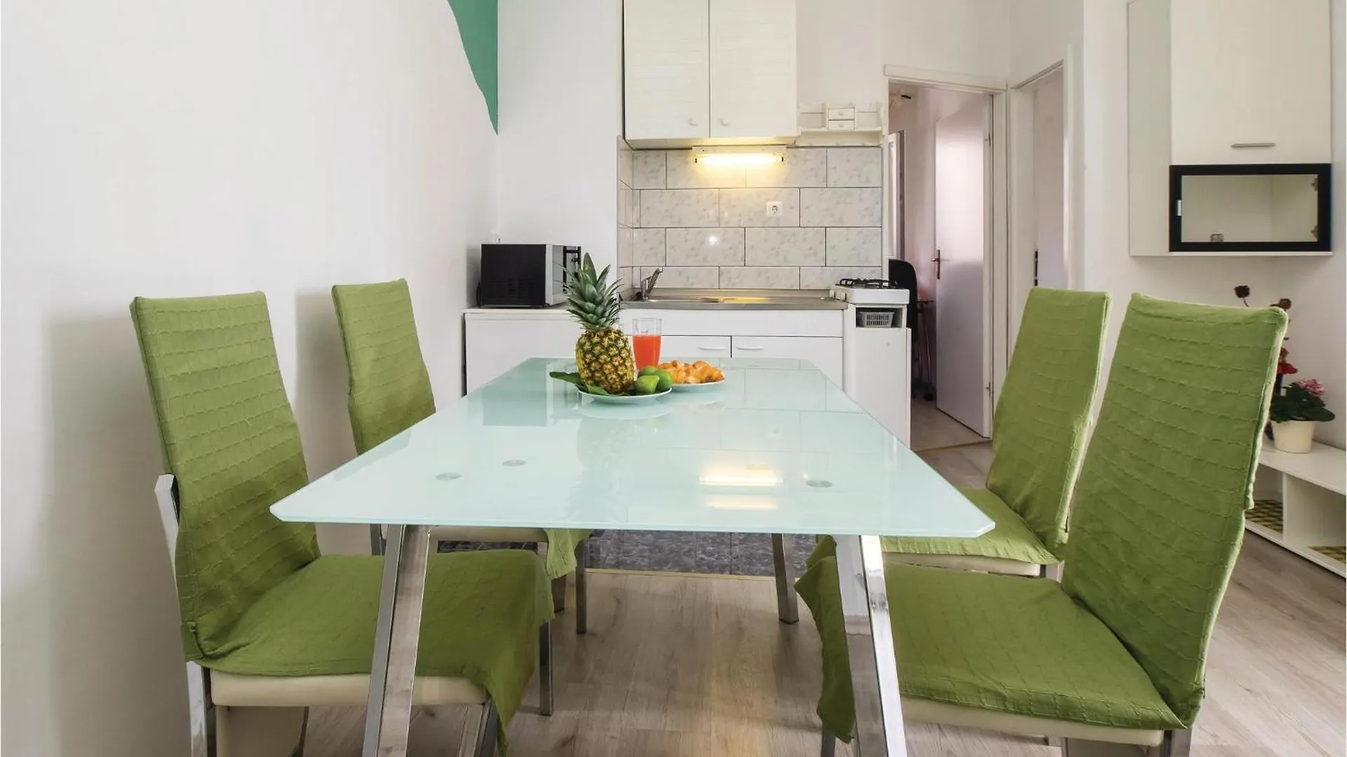 Cozy Apartment In Split With Kitchenette