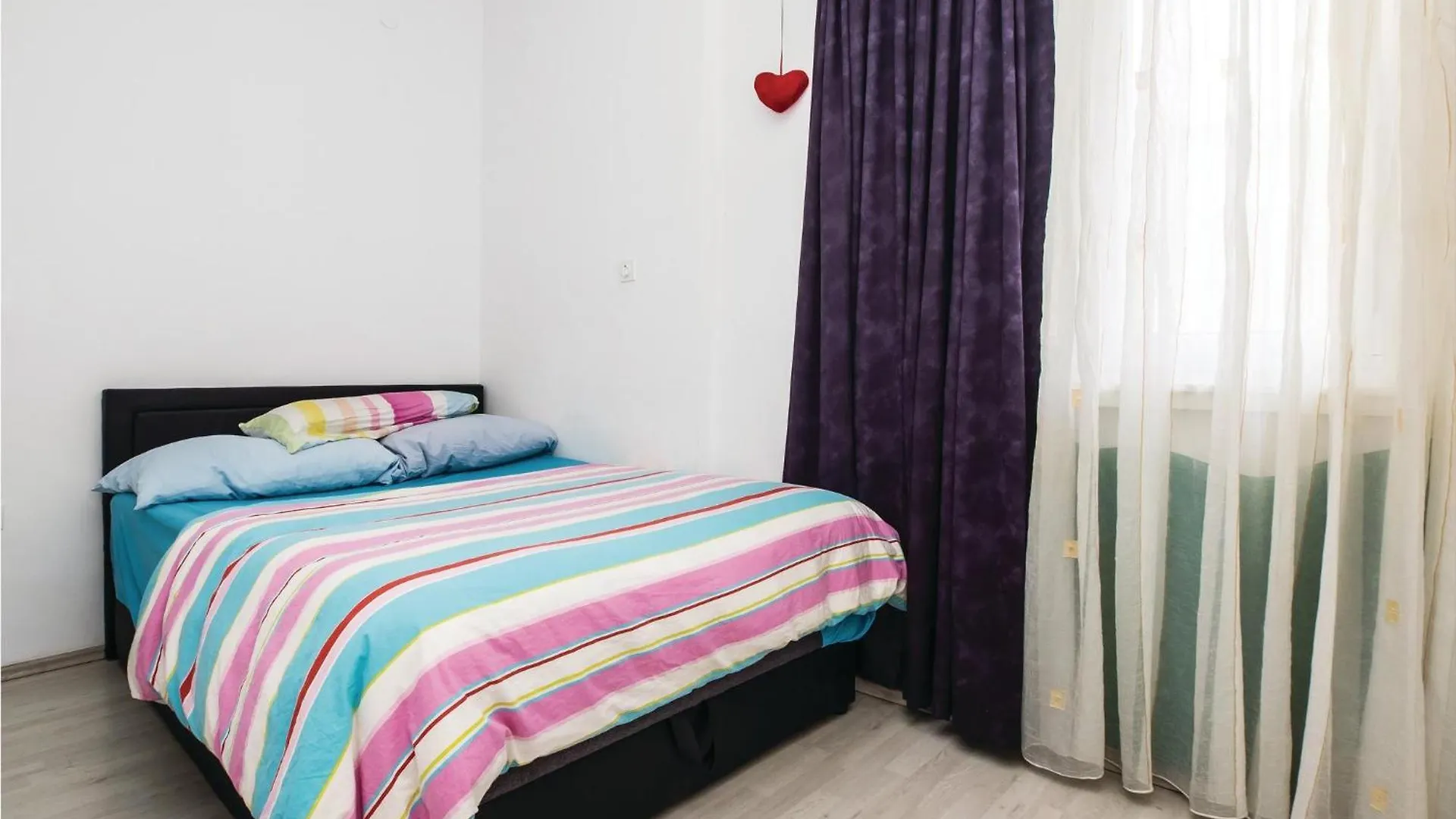 Cozy Apartment In Split With Kitchenette